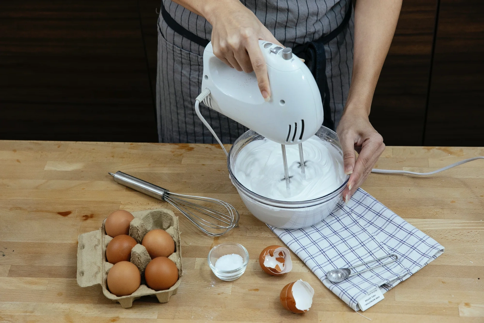 Uses Of Whipping Cream To Make Whooping Dishes