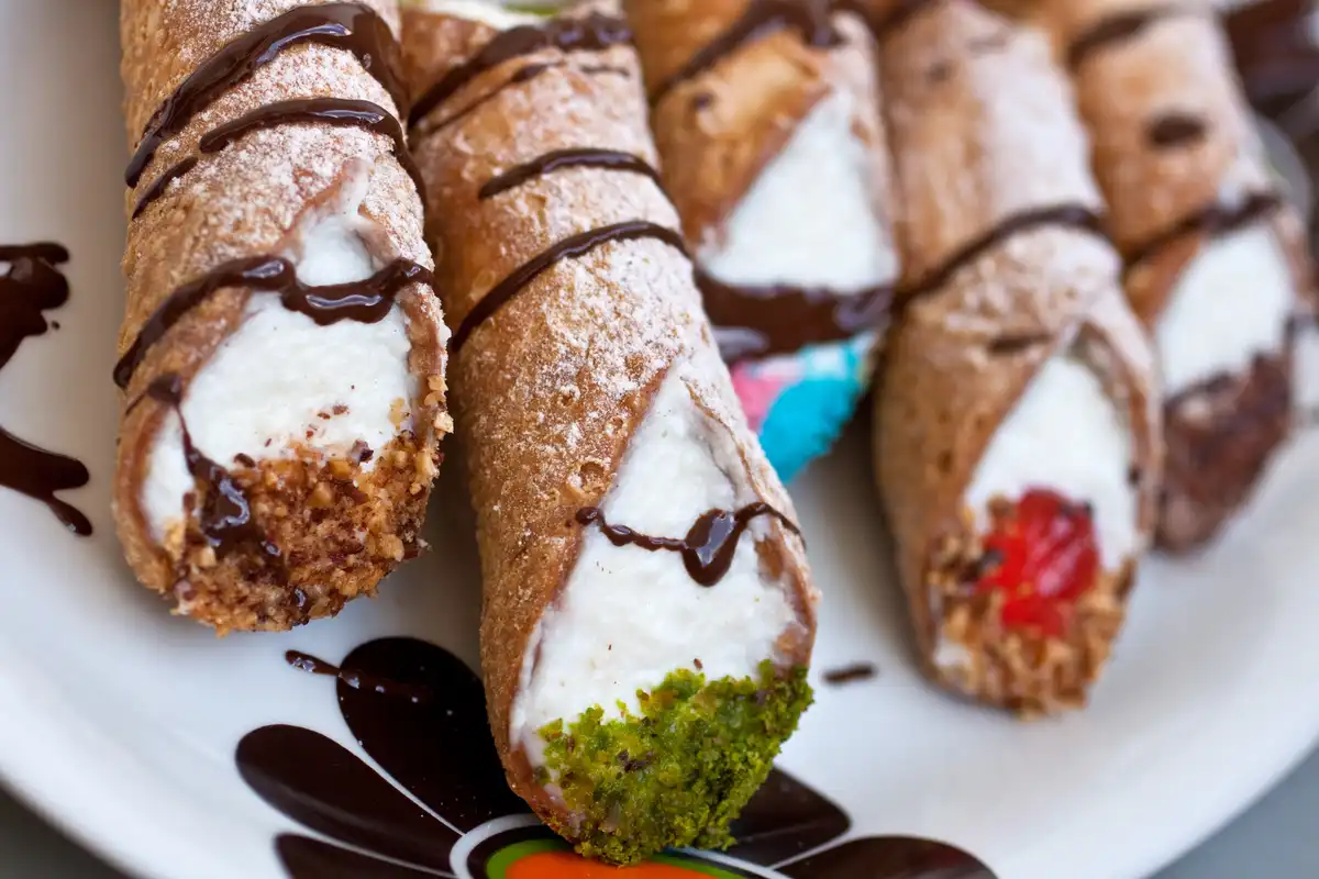 cannoli-di-ricotta-siciliani-sicilian-pastry